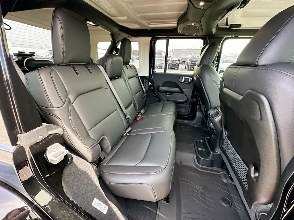 New 2026 Jeep Wrangler Unlimited Sahara AWD/4WD image 33
