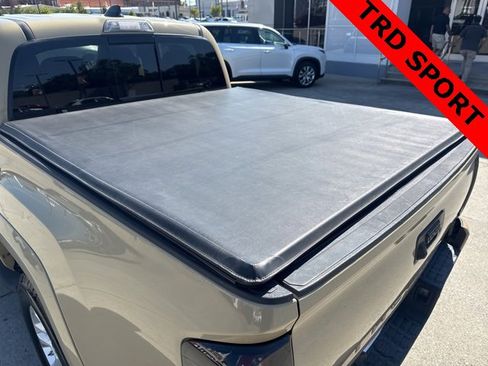 Used 2020 Toyota Tacoma TRD Sport w/ Technology Package image 15