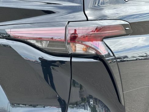 New 2026 Toyota Sienna LE FWD image 32