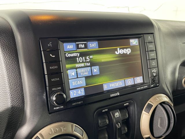 Used 2017 Jeep Wrangler Unlimited Sahara AWD/4WD image 7