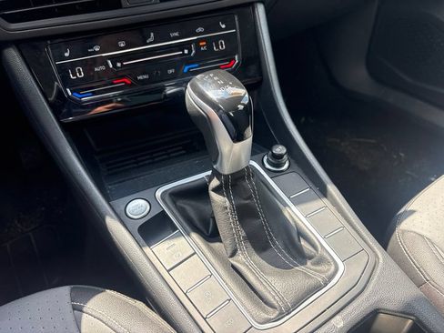 Used 2025 Volkswagen Jetta SE FWD image 27