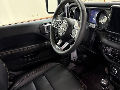 Used 2024 Jeep Wrangler Unlimited Sahara AWD/4WD image 23