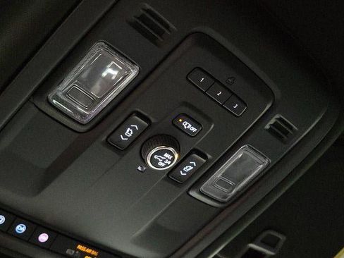 Used 2023 Cadillac Escalade Luxury RWD image 30