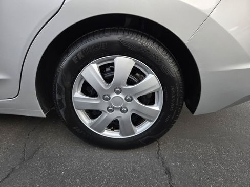 Used 2019 Hyundai Elantra SE FWD image 32