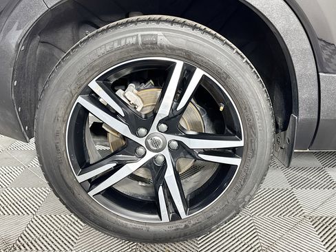 Used 2020 Volvo XC40 T5 R-Design image 32