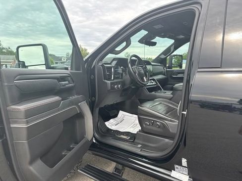 Used 2024 GMC Sierra 2500 AT4X AWD/4WD image 10