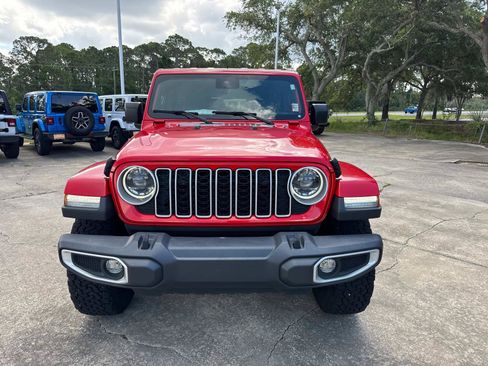Used 2024 Jeep Wrangler Unlimited Sahara AWD/4WD image 8