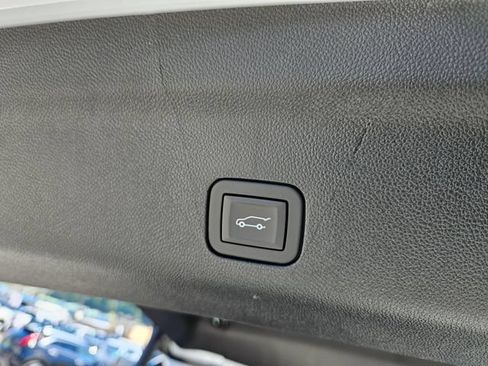 New 2026 GMC Yukon XL Denali Ultimate AWD/4WD image 17
