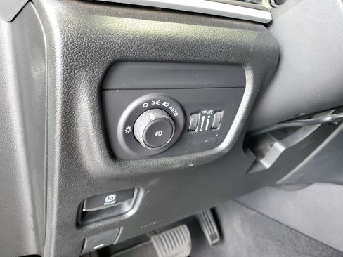 Used 2022 Jeep Grand Cherokee L Limited AWD/4WD image 21