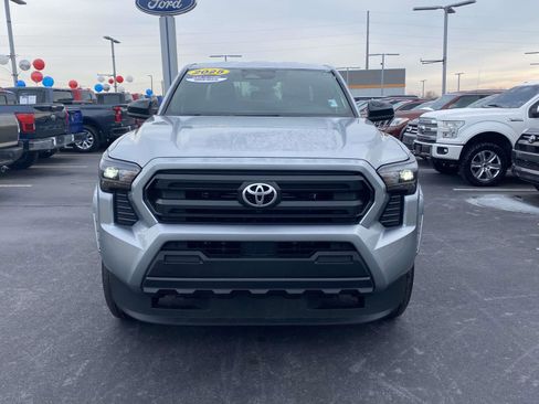 Used 2025 Toyota Tacoma SR image 2