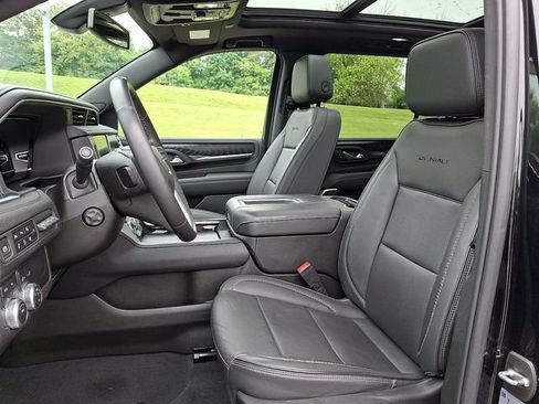 Used 2022 GMC Yukon XL Denali AWD/4WD image 16