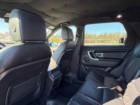 Used 2017 Land Rover Discovery Sport SE image 27