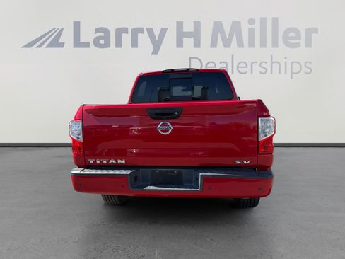 Used 2021 Nissan Titan SV w/ SV Convenience Package RWD image 4