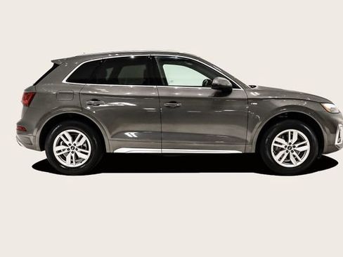 Used 2023 Audi Q5 2.0T Premium w/ Convenience Package image 4