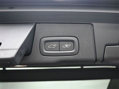 Used 2023 Volvo XC60 B6 Ultimate w/ Protection Package Premier image 33