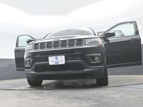 Used 2019 Jeep Compass Latitude AWD/4WD image 31