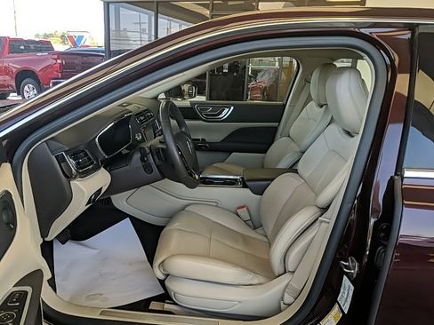 Used 2020 Lincoln Continental w/ Premium Package FWD image 11