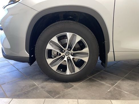 Used 2023 Toyota Highlander XLE image 17