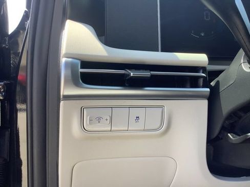 Certified 2025 Hyundai Tucson SE FWD image 27