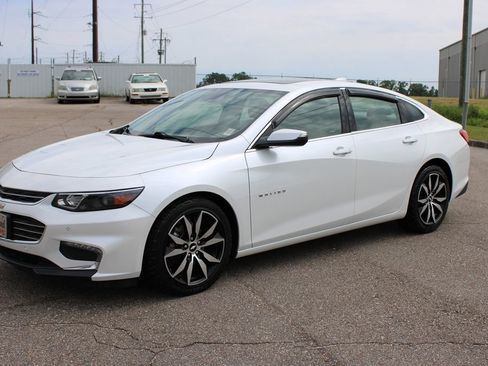 Used 2016 Chevrolet Malibu LT w/ Leather Package FWD image 2