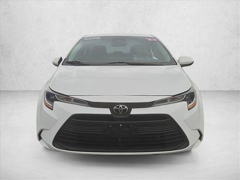 Used 2023 Toyota Corolla LE FWD image 2