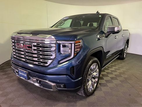 Used 2023 GMC Sierra 1500 Denali w/ Denali Reserve Package AWD/4WD image 3