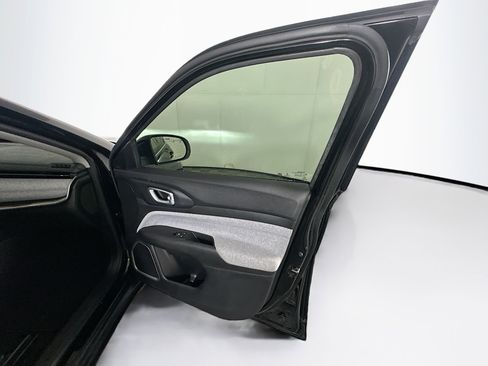 Used 2022 Jeep Compass Latitude image 30