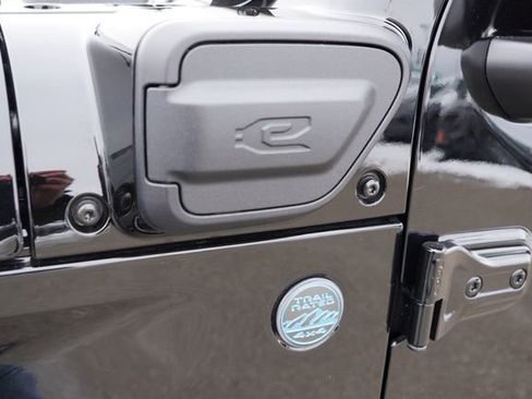 Certified 2025 Jeep Wrangler Unlimited Rubicon 4xe w/ Safety Group image 15