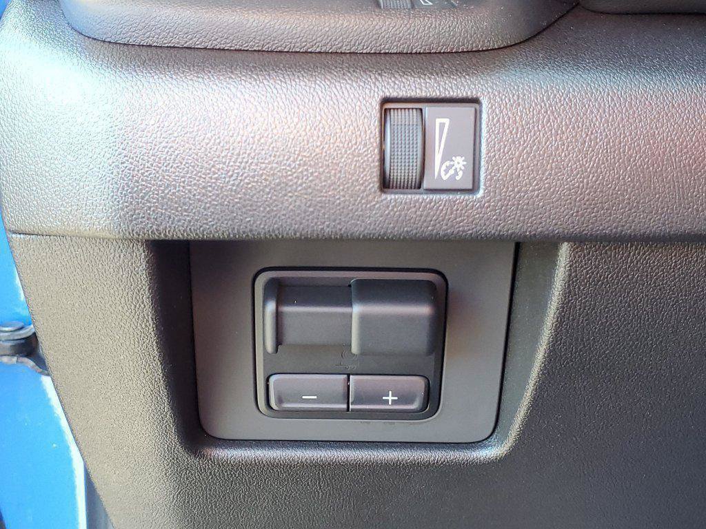 Used 2025 GMC Canyon Elevation w/ Convenience Package AWD/4WD image 8