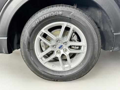 Used 2025 Ford Explorer Active w/ Active Comfort Package RWD image 11