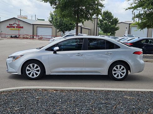 Used 2025 Toyota Corolla LE FWD image 2