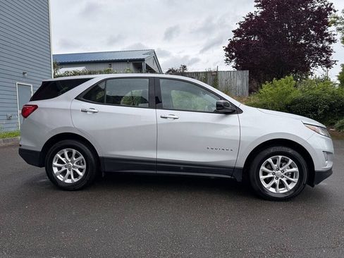Used 2018 Chevrolet Equinox LS AWD/4WD image 2