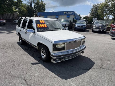 Used 1999 GMC Yukon 2WD 4-Door image 3
