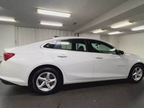 Certified 2017 Chevrolet Malibu LS FWD image 9