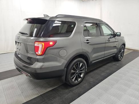 Used 2017 Ford Explorer XLT w/ XLT Technology Feature Bundle image 8