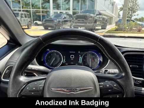 Used 2021 Chrysler Pacifica Touring w/ S Appearance Package FWD image 5