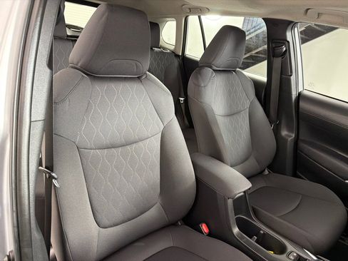 Used 2024 Toyota Corolla Cross LE w/ Moonroof Package FWD image 26