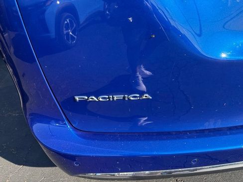 Used 2019 Chrysler Pacifica Touring-L FWD image 16