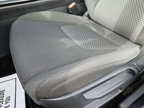 Used 2024 Kia Sportage LX image 8