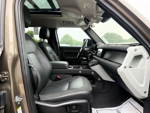 Used 2020 Land Rover Defender 110 SE AWD/4WD image 27
