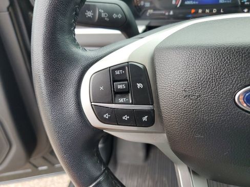 Used 2022 Ford Explorer XLT image 18