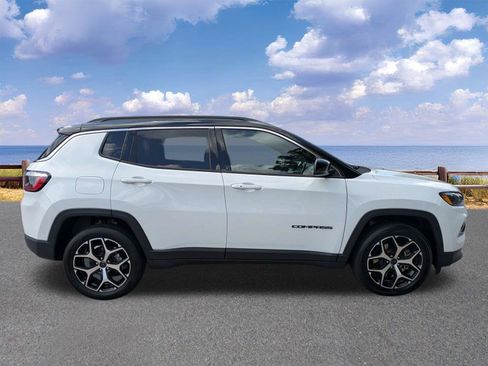 Certified 2025 Jeep Compass Limited AWD/4WD image 9