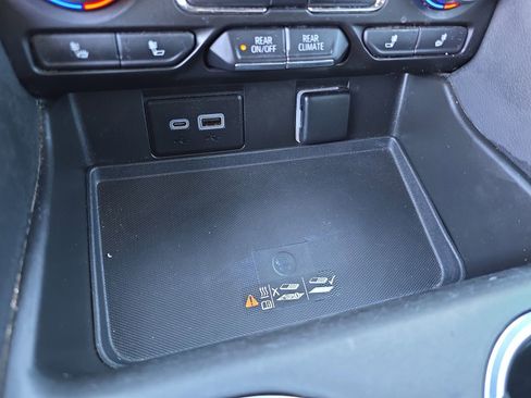 Used 2022 Chevrolet Suburban LT w/ Luxury Package image 21