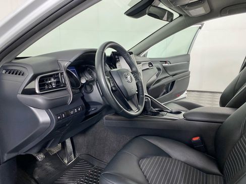 Used 2024 Toyota Camry SE FWD image 19