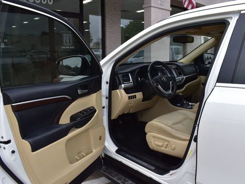 Used 2015 Toyota Highlander Limited FWD image 15