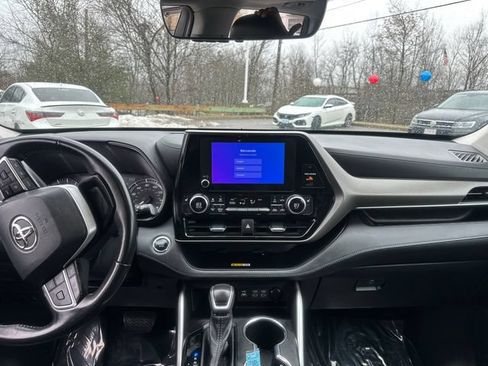 Used 2023 Toyota Highlander XLE AWD/4WD image 23