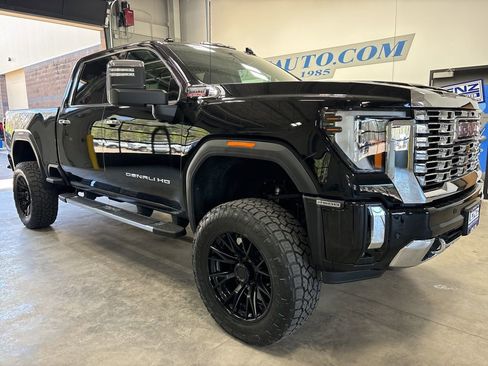 Used 2024 GMC Sierra 2500 Denali w/ Denali Reserve Package image 9