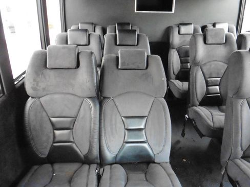 Used 2011 Ford E-450 and Econoline 450 Super Duty w/ Shuttle Bus Prep Pkg image 20