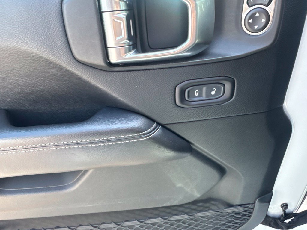 Used 2018 Jeep Wrangler Unlimited Sahara AWD/4WD image 41