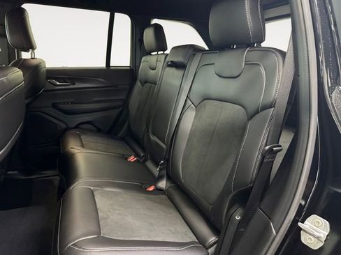 New 2025 Jeep Grand Cherokee Altitude AWD/4WD image 20